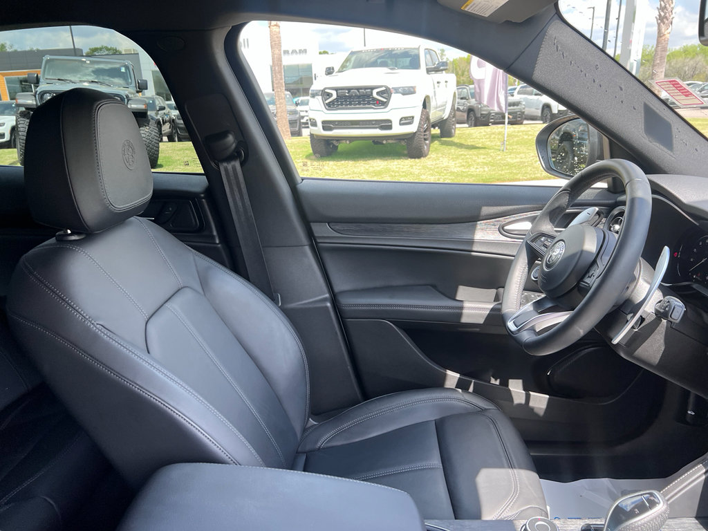 Used 2024 Alfa Romeo Stelvio Sprint image 14