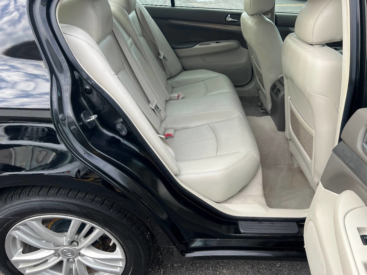 Used 2011 INFINITI G37 x Sedan AWD/4WD image 23