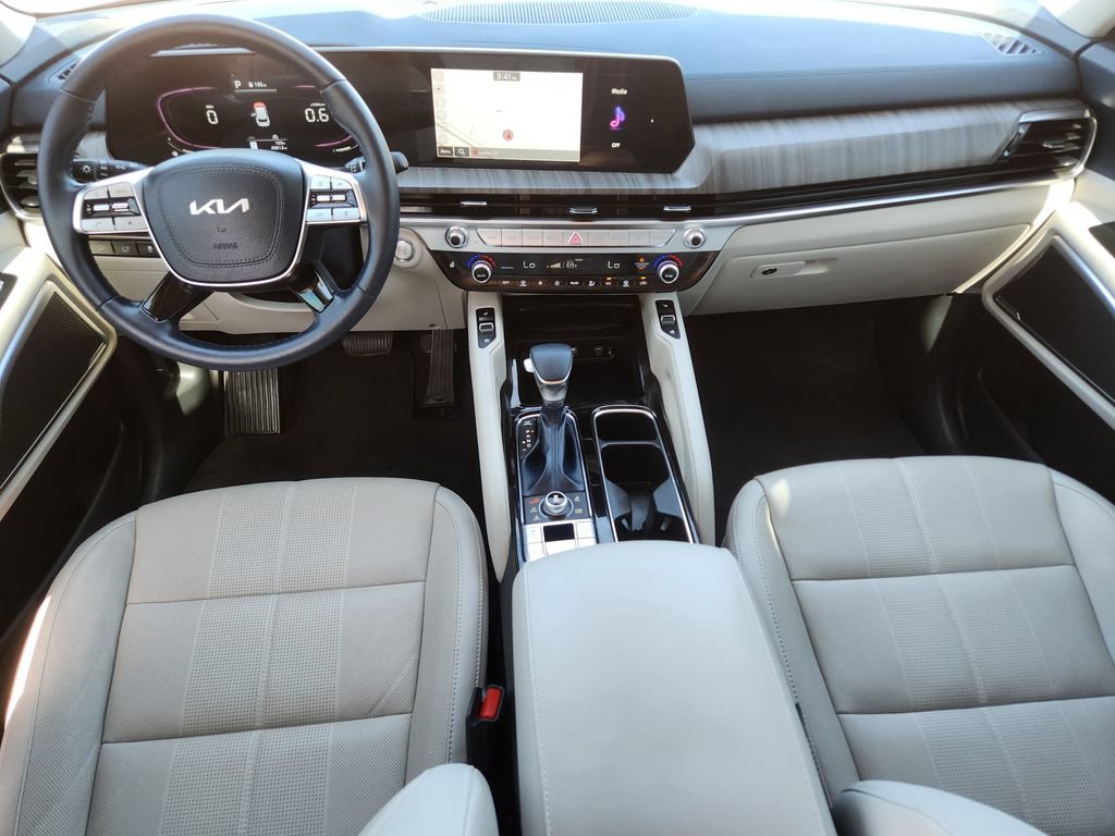 Certified 2024 Kia Telluride EX w/ EX Captain's Chair Package AWD/4WD image 5