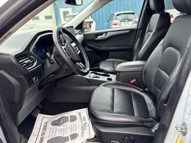 Used 2025 Ford Escape Platinum image 9