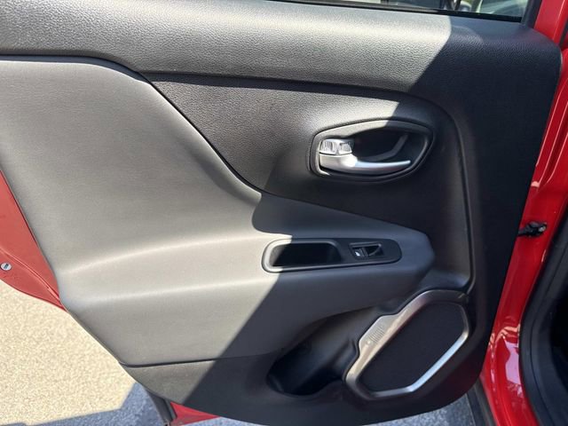 Used 2019 Jeep Renegade Limited w/ UConnect 8.4 Nav Group AWD/4WD image 17