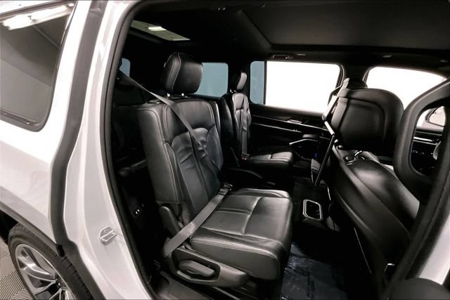 Used 2023 Jeep Wagoneer Series III w/ Premium Group I AWD/4WD image 26