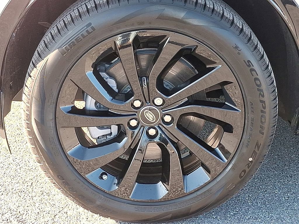 New 2025 Land Rover Discovery Sport Dynamic SE image 5