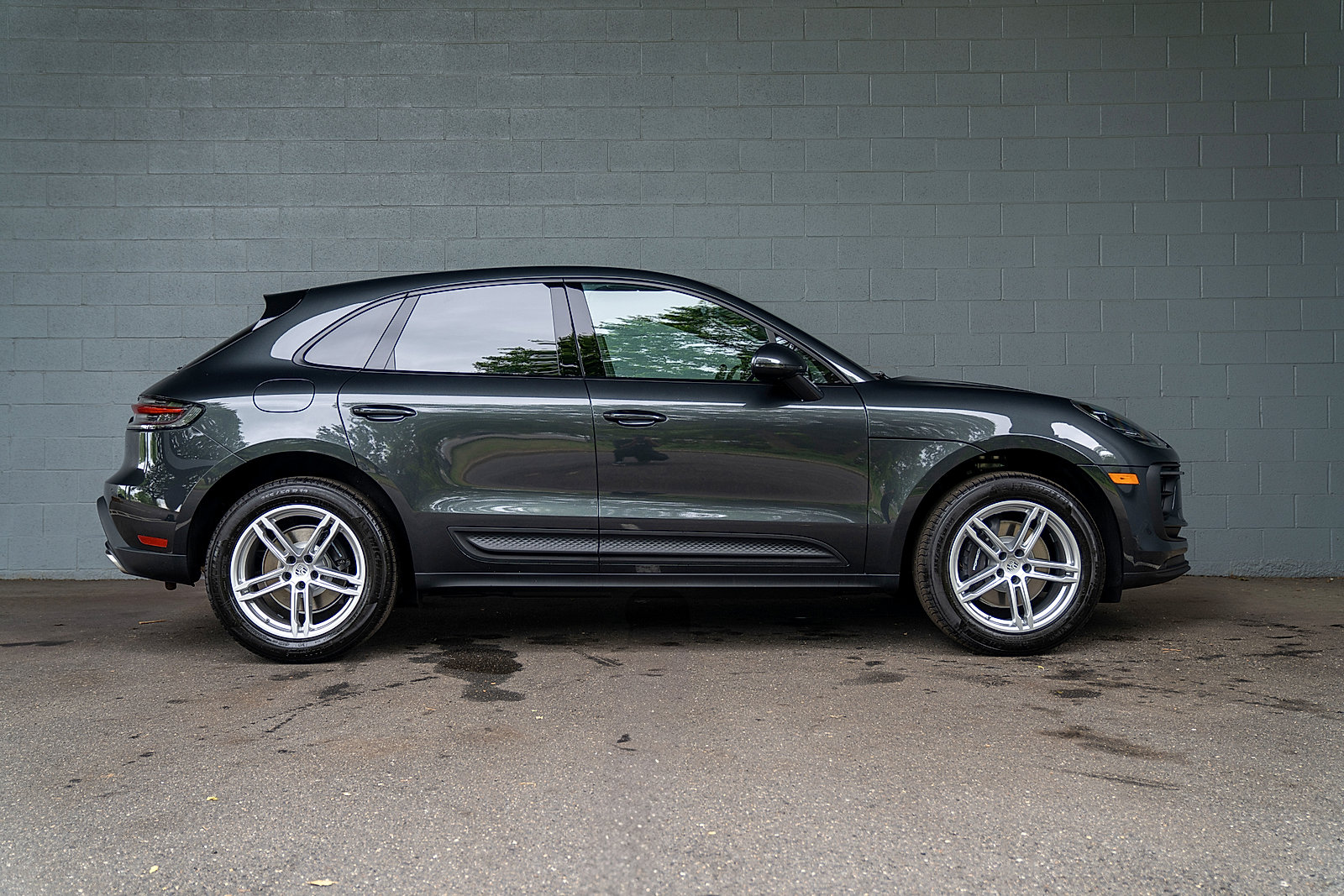 Used 2025 Porsche Macan Base image 26