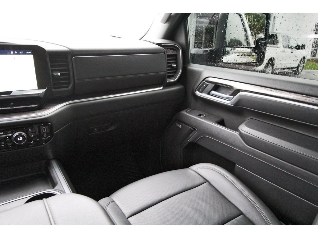 Used 2025 Chevrolet Silverado 2500 LTZ w/ LTZ Convenience Package AWD/4WD image 10