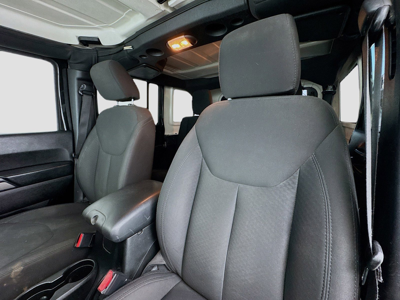 Used 2018 Jeep Wrangler Unlimited Sport S AWD/4WD image 12