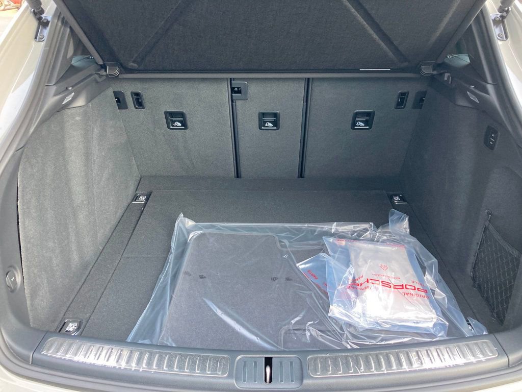 Used 2024 Porsche Macan image 30