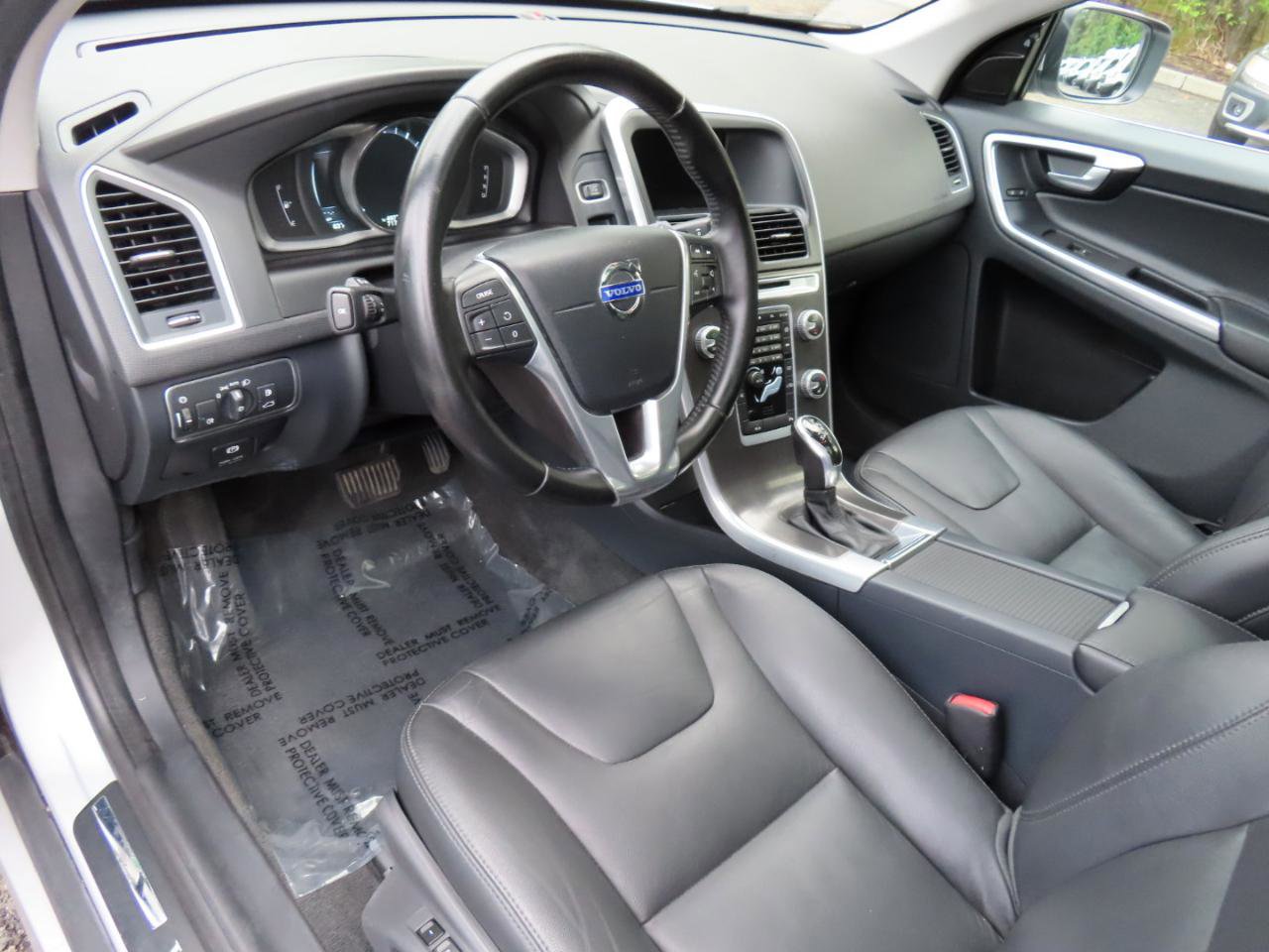 Used 2015 Volvo XC60 T6 AWD/4WD image 9