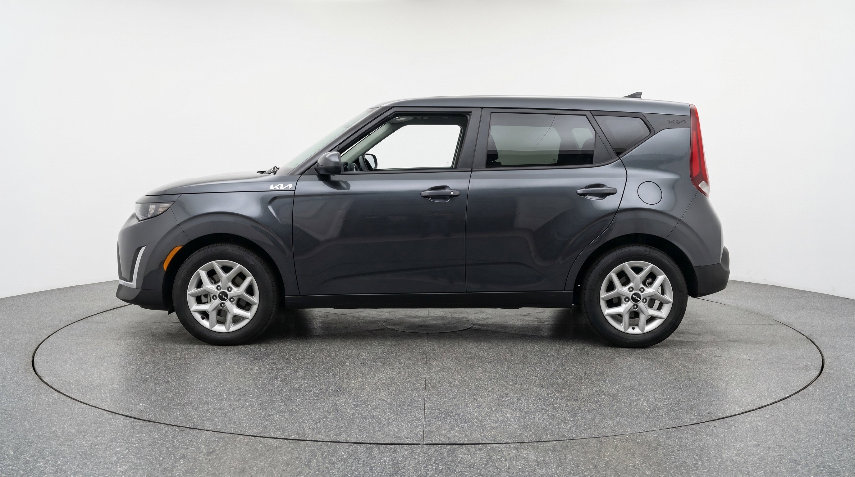 Used 2025 Kia Soul LX w/ LX Technology Package FWD image 5