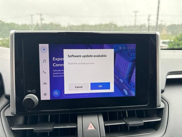 Used 2024 Toyota RAV4 XLE FWD image 16