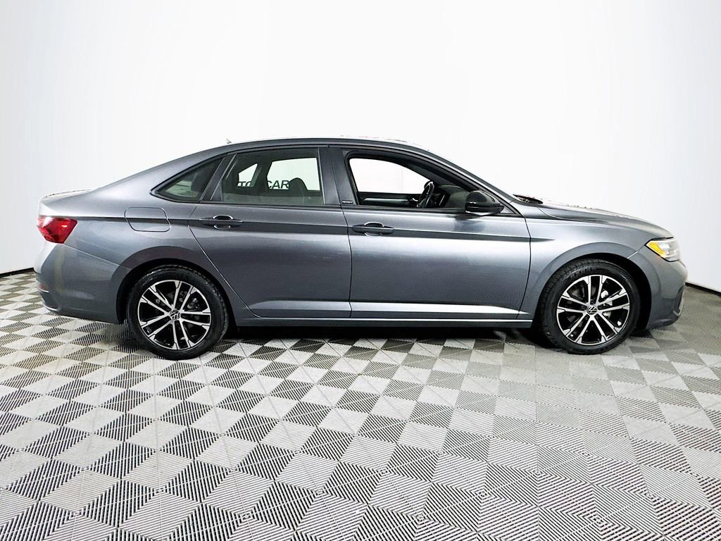 Used 2024 Volkswagen Jetta Sport image 8