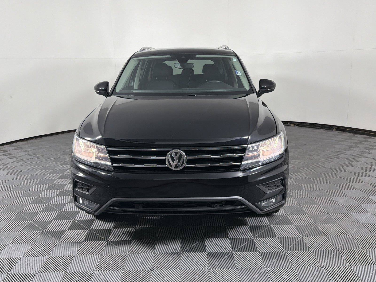 Used 2021 Volkswagen Tiguan SEL AWD/4WD image 2