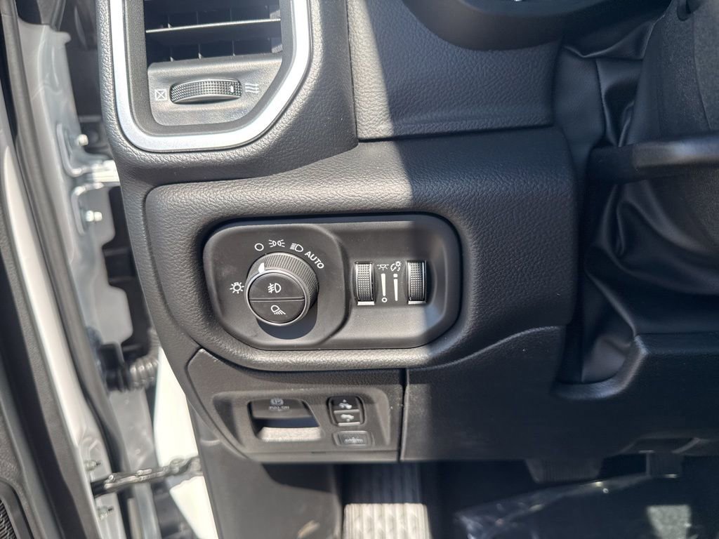 New 2026 RAM 1500 4x4 Crew Cab image 17
