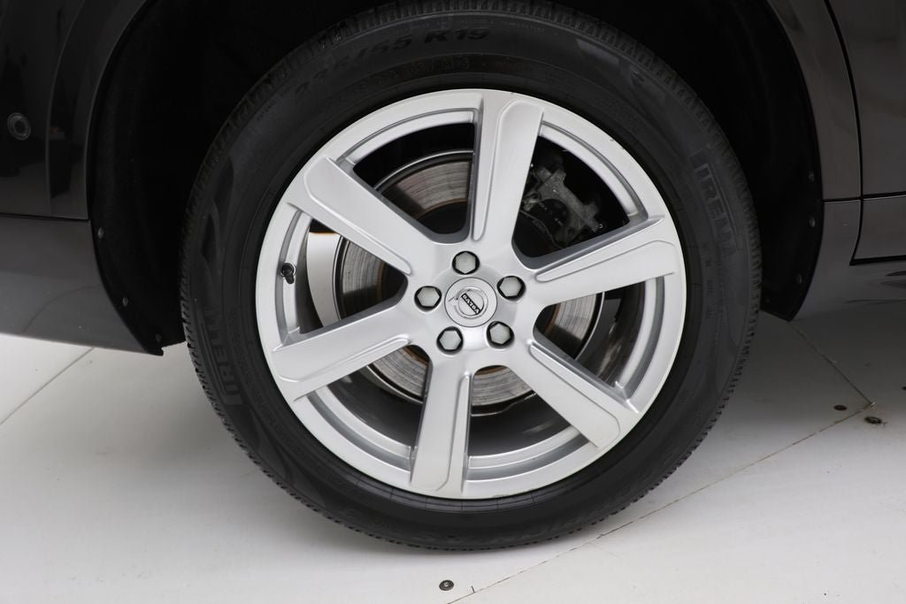 Used 2016 Volvo XC90 T8 Momentum w/ Vision Package AWD/4WD image 9
