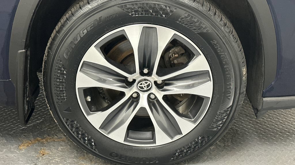 Used 2024 Toyota Highlander XLE AWD/4WD image 21