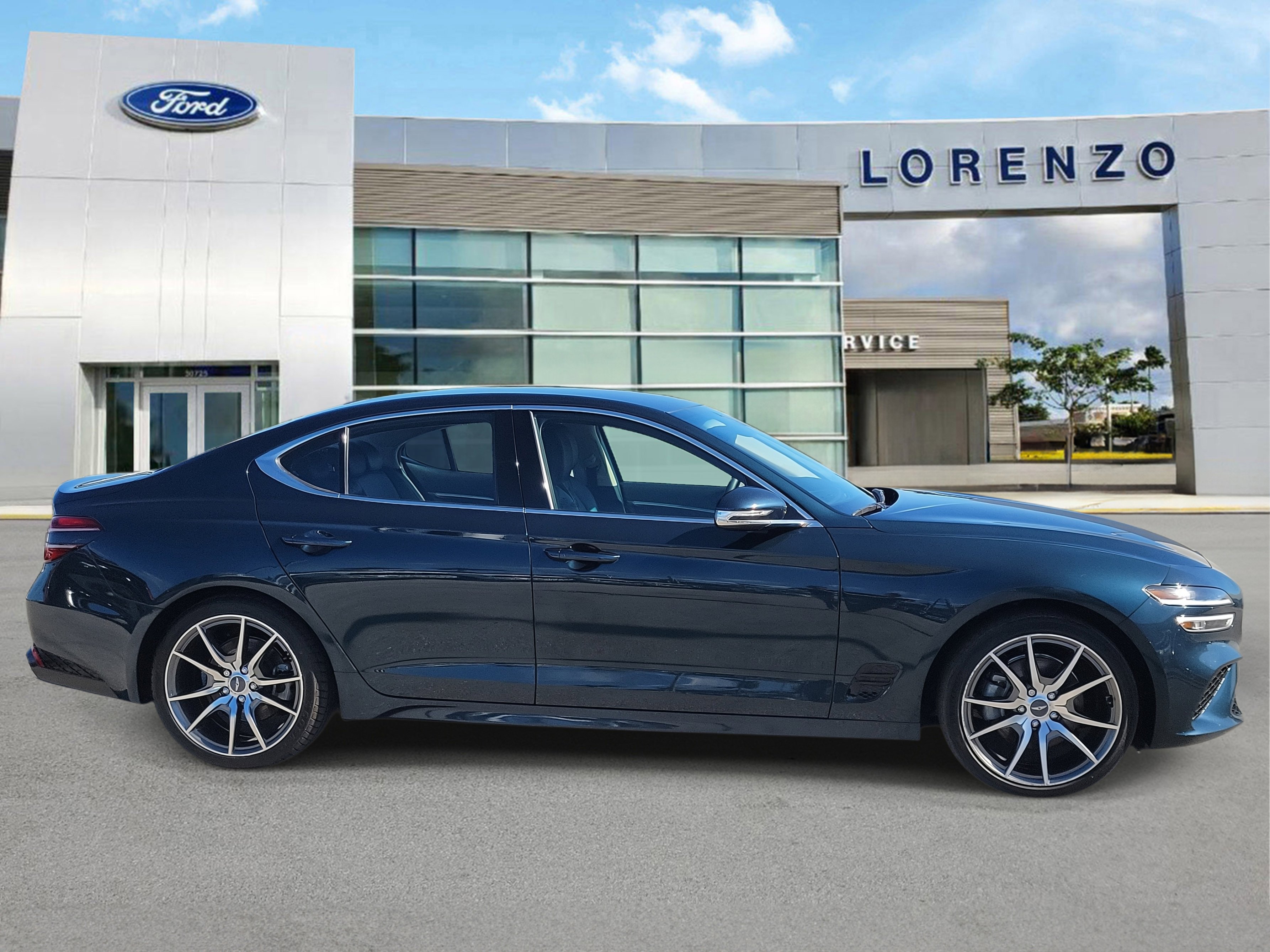 Used 2023 Genesis G70 2.0T image 4