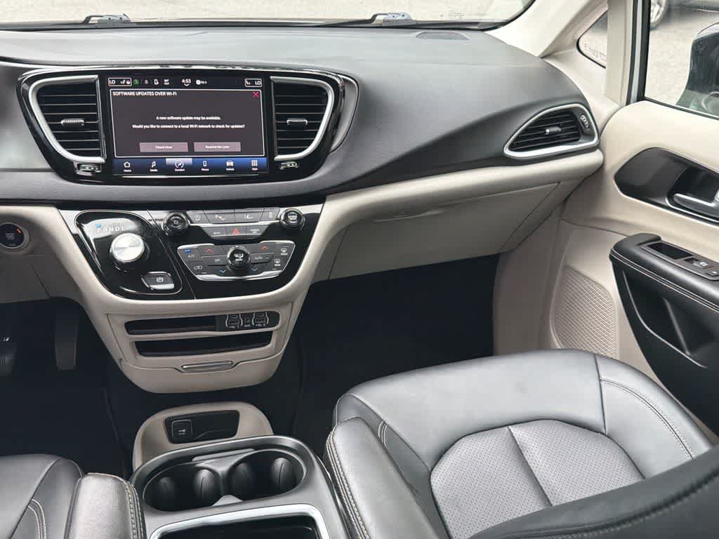Used 2024 Chrysler Pacifica Touring-L FWD image 21
