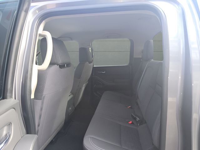 Used 2024 Nissan Frontier SV image 9
