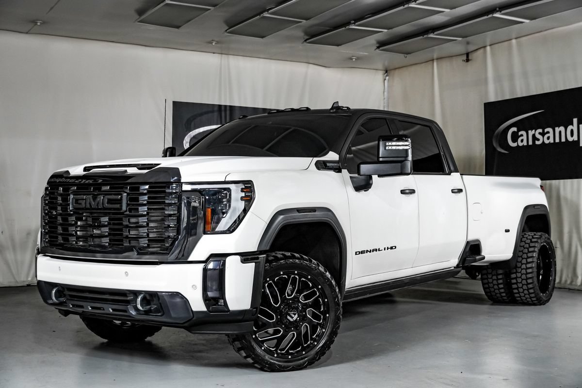 Used 2024 GMC Sierra 3500 Denali Ultimate AWD/4WD image 4
