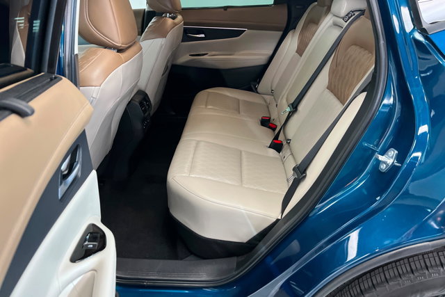 Certified 2025 Nissan Murano Platinum w/ Cargo Package AWD/4WD image 22