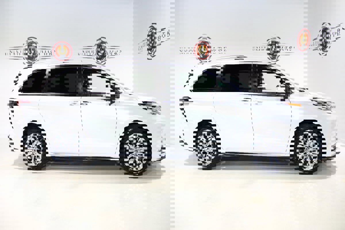 Used 2022 Toyota Sienna Platinum image 31