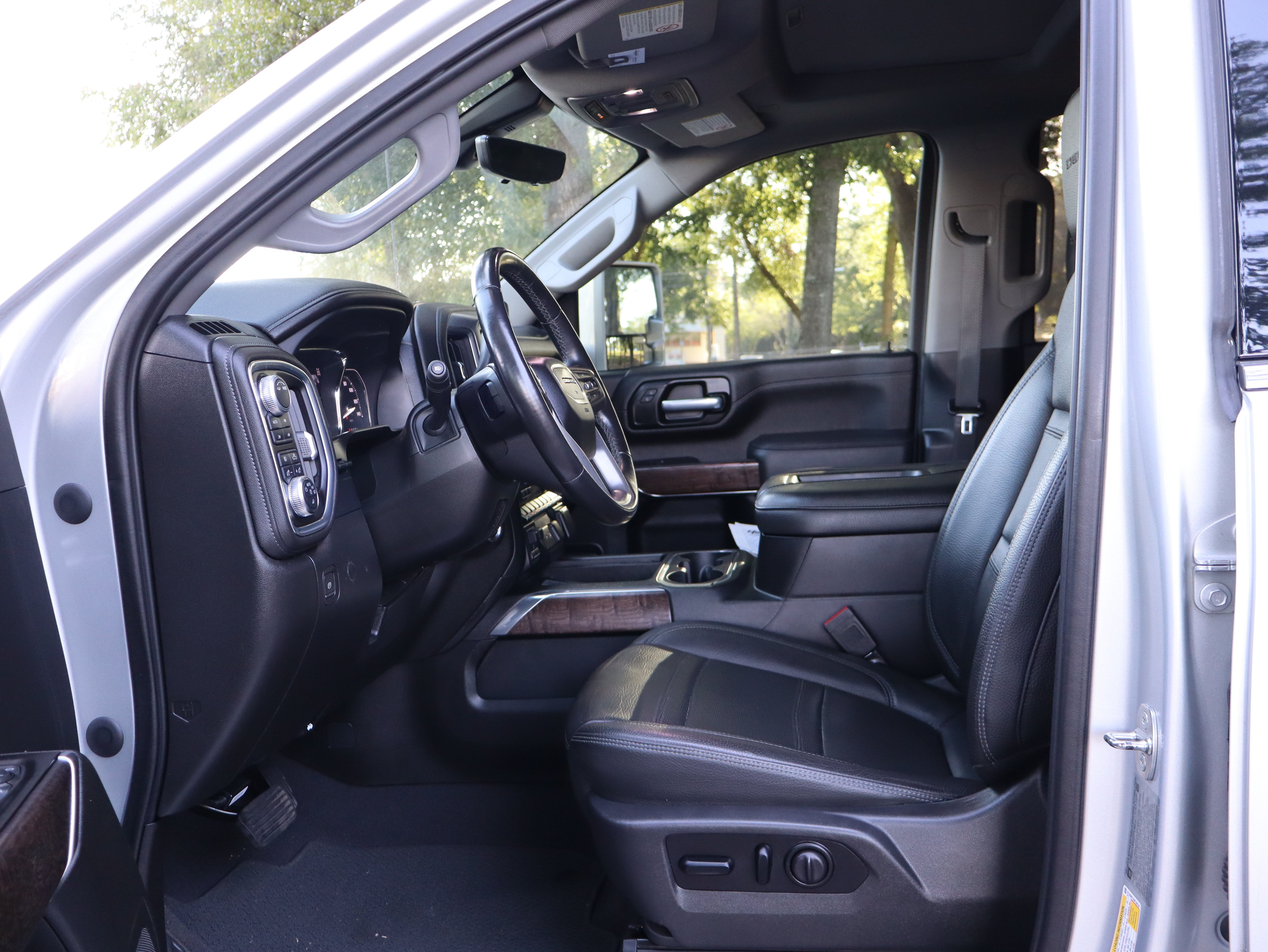 Used 2021 GMC Sierra 3500 Denali w/ Denali Ultimate Package AWD/4WD image 24