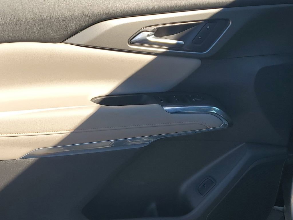 Used 2025 Chevrolet Traverse LT image 42