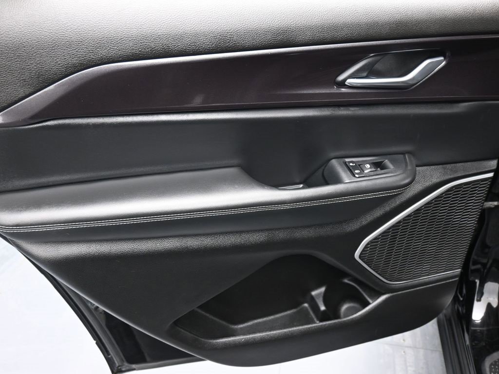 Used 2022 Jeep Grand Cherokee L Laredo image 12