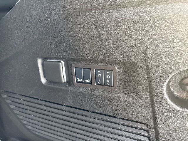 Used 2024 GMC Yukon Denali Ultimate image 25