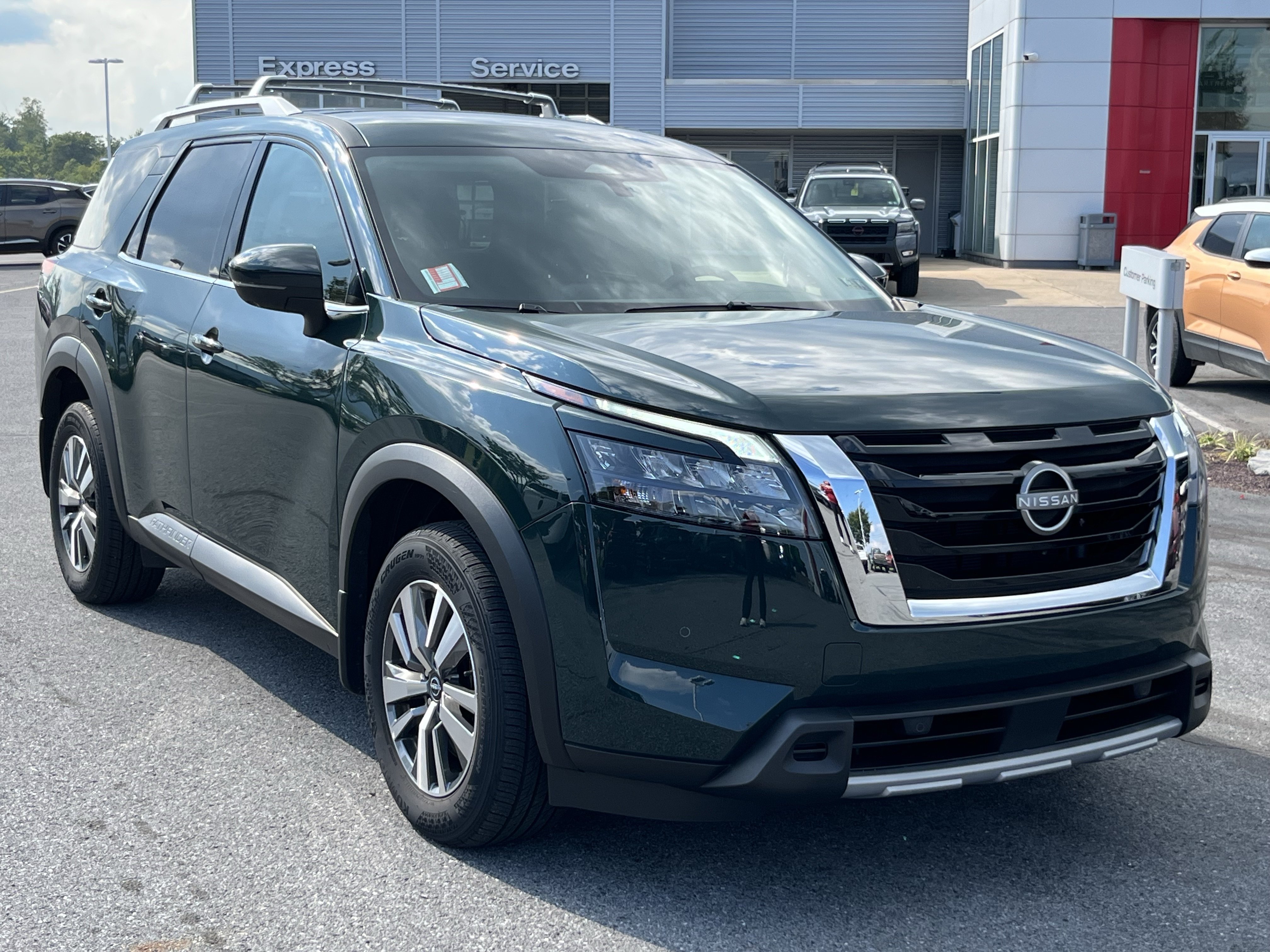 Used 2025 Nissan Pathfinder SL