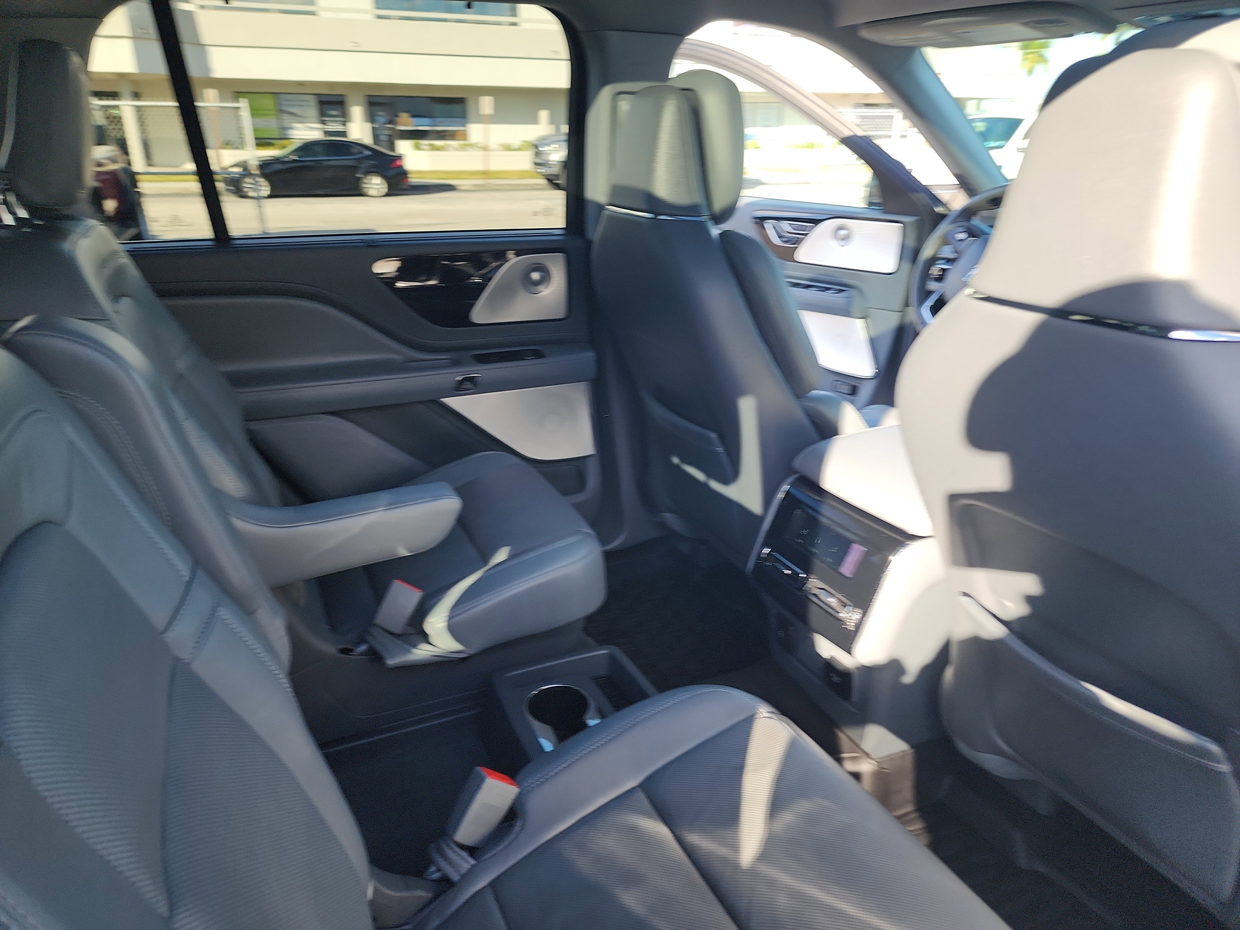 Used 2020 Lincoln Aviator Reserve w/ Equipment Group 202A image 23