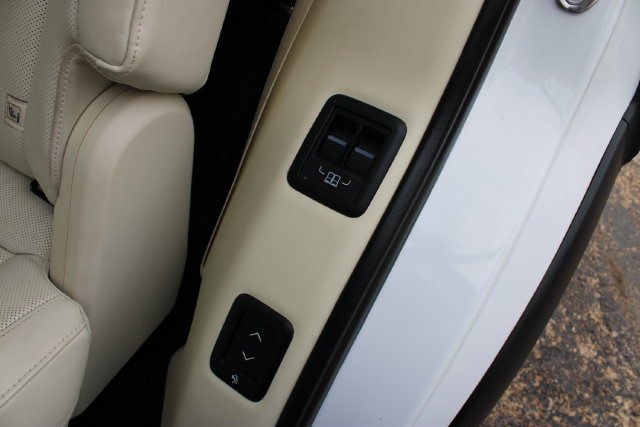 Used 2024 Land Rover Range Rover Long Wheelbase SE AWD/4WD image 14