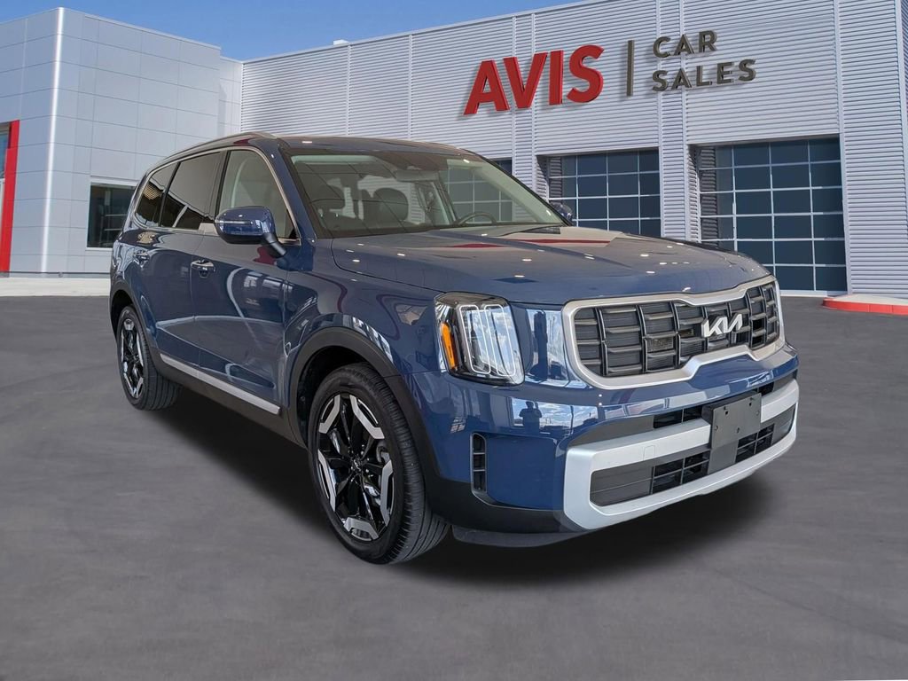 Used 2025 Kia Telluride S image 3