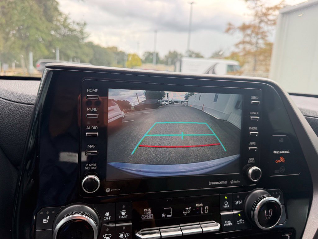 Used 2022 Toyota Highlander XLE FWD image 17