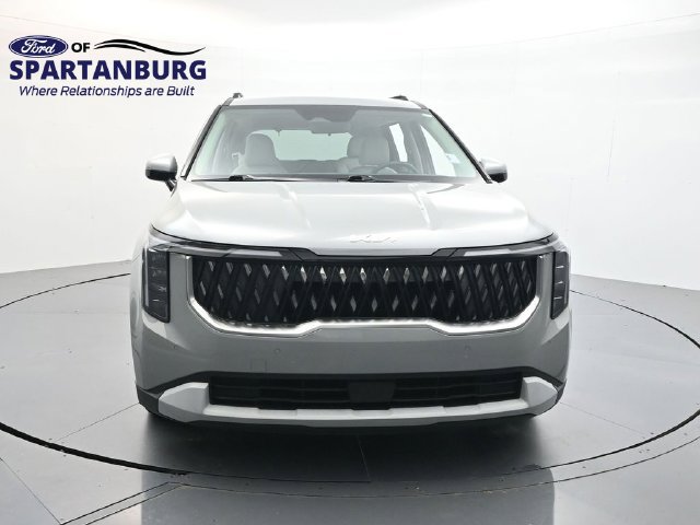Used 2025 Kia Carnival EX FWD image 2