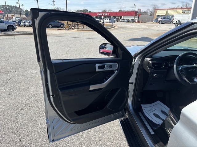 Used 2022 Ford Explorer Limited w/ Equipment Group 301A image 10