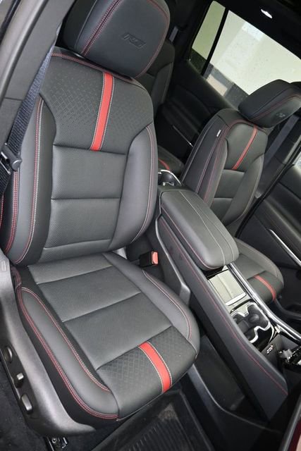 Used 2024 Chevrolet Traverse RS w/ LPO, Floor Liner Package image 32