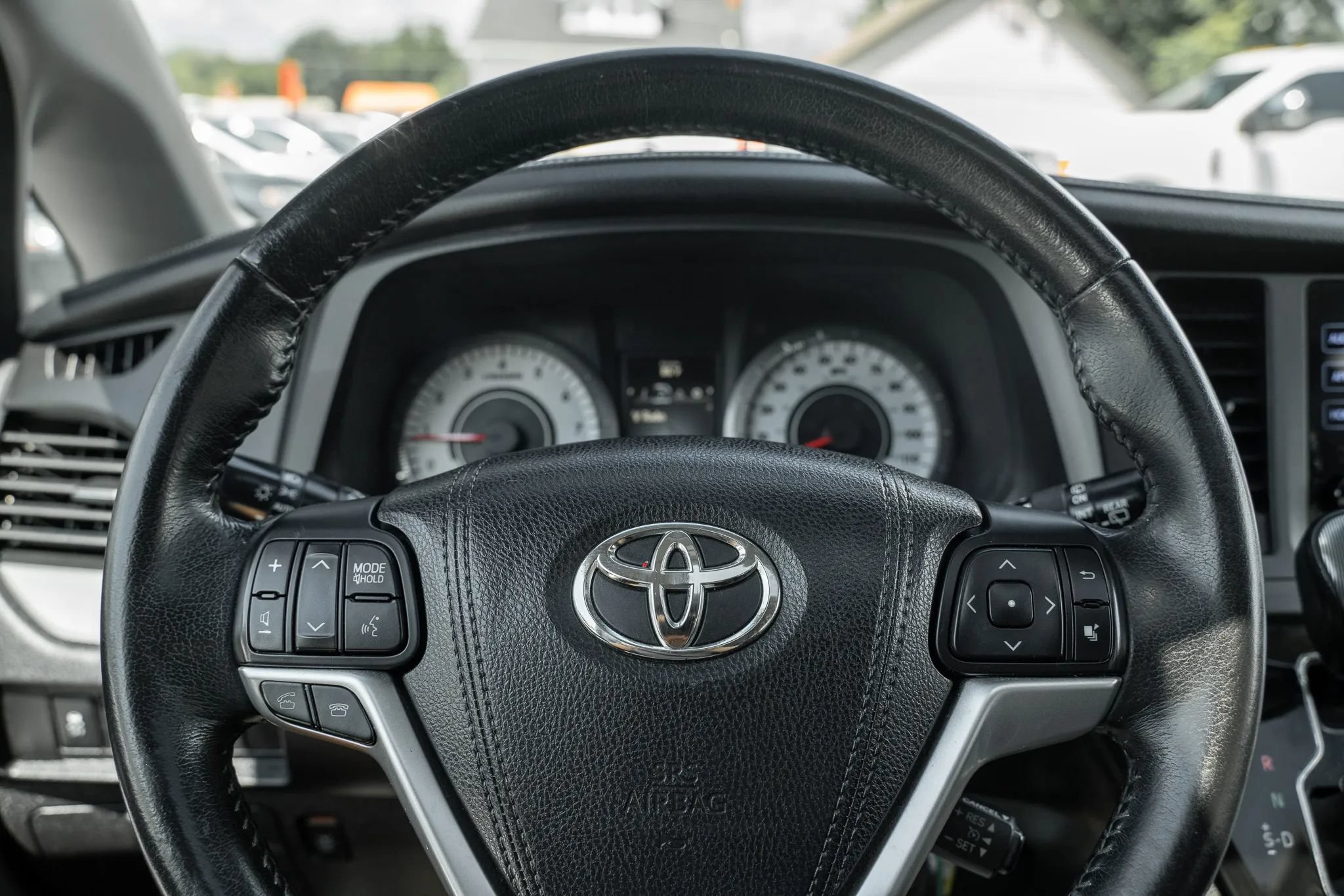 Used 2015 Toyota Sienna SE FWD image 21