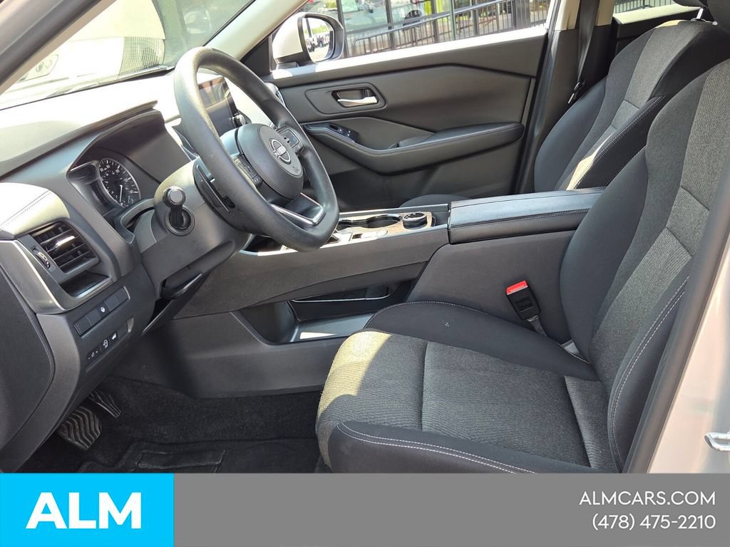 Used 2024 Nissan Rogue SV AWD/4WD image 6