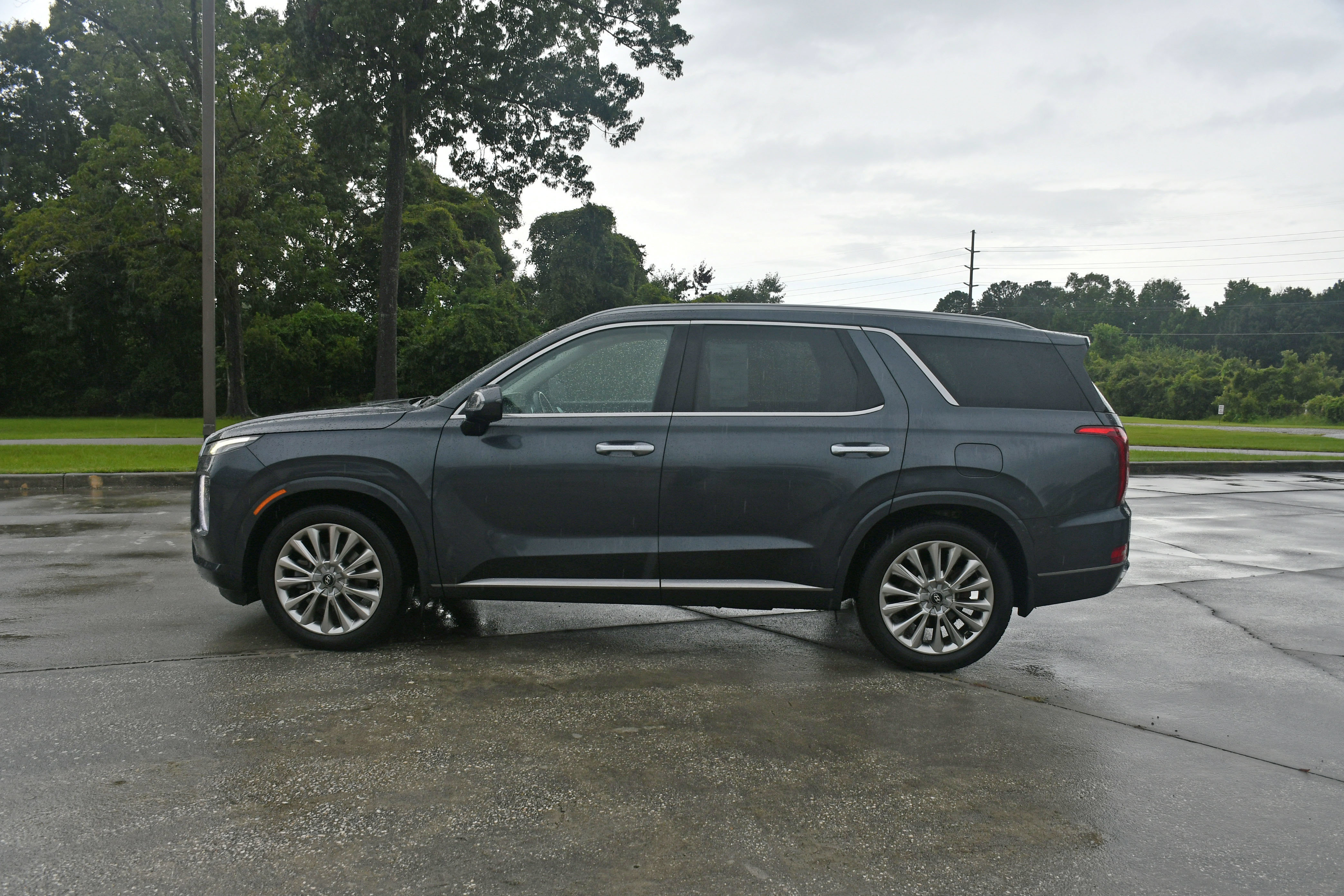 Used 2020 Hyundai Palisade Limited FWD image 2
