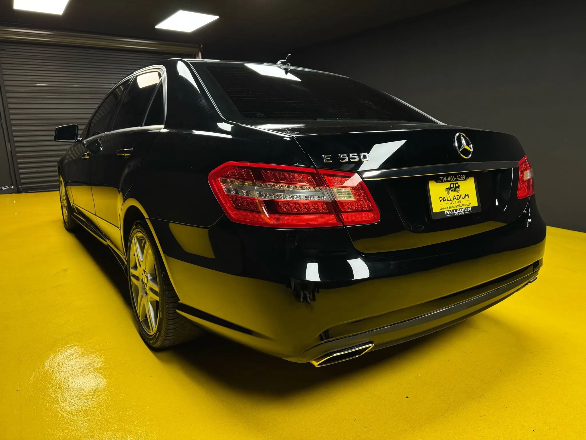 Used 2010 Mercedes-Benz E 550 Sedan image 4