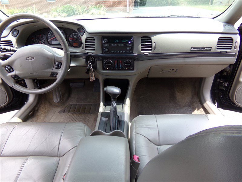 Used 2004 Chevrolet Impala SS w/ Preferred Equipment Group FWD image 30