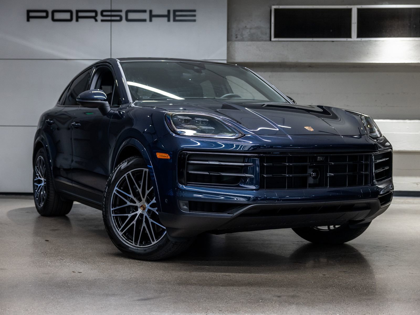 Certified 2025 Porsche Cayenne Coupe image 10