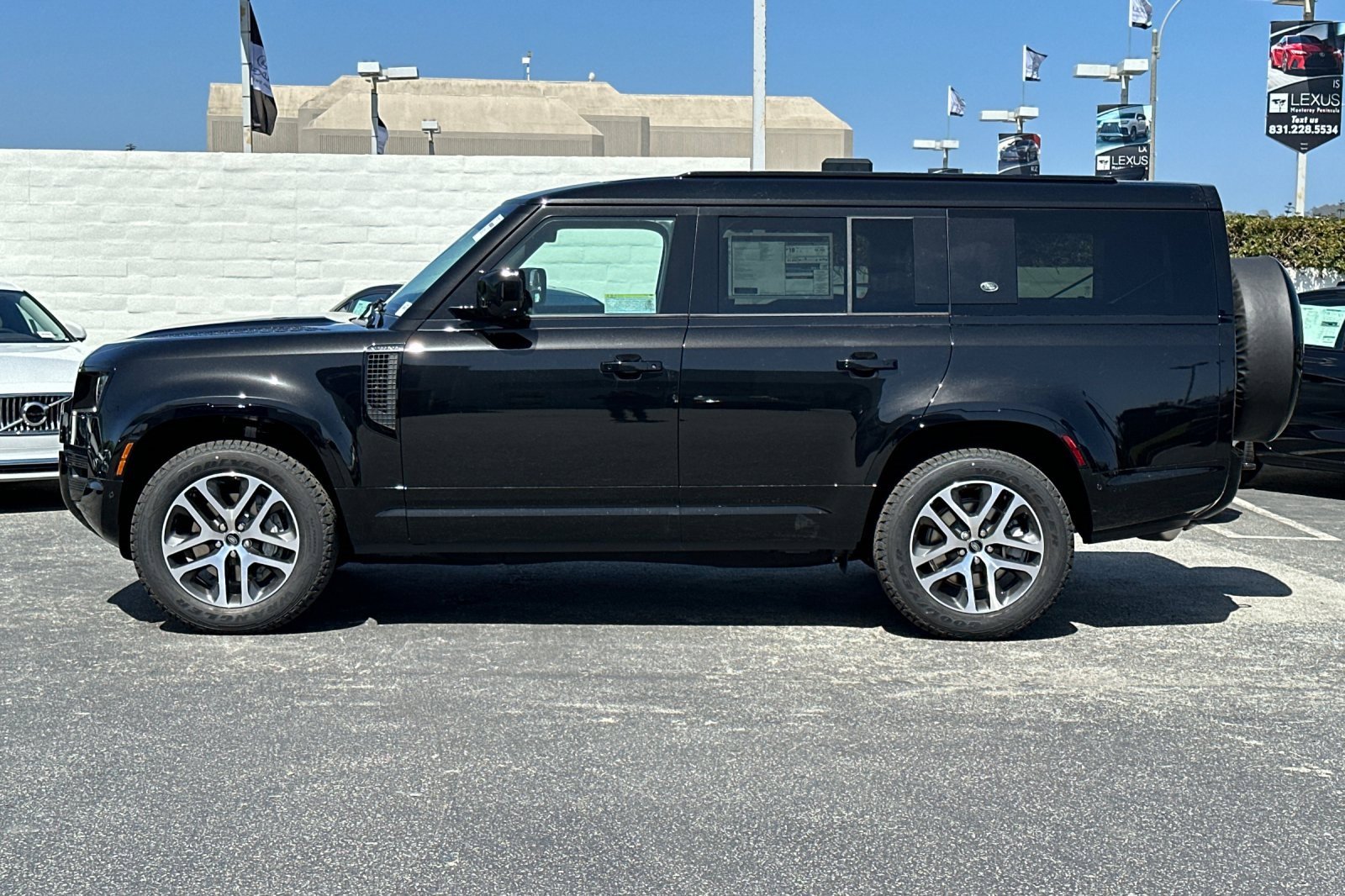 New 2024 Land Rover Defender 130 X-Dynamic SE image 2