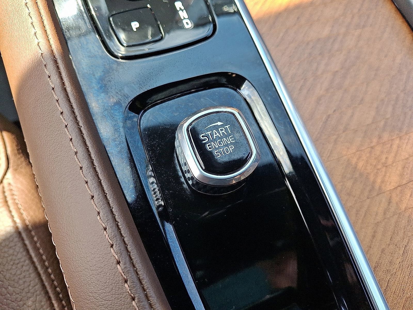 Used 2024 Volvo XC90 B6 Plus w/ Protection Package image 24