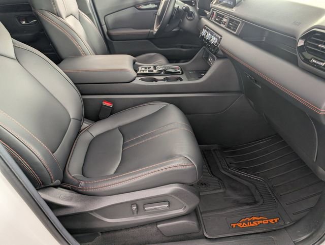 Used 2025 Honda Pilot TrailSport image 36