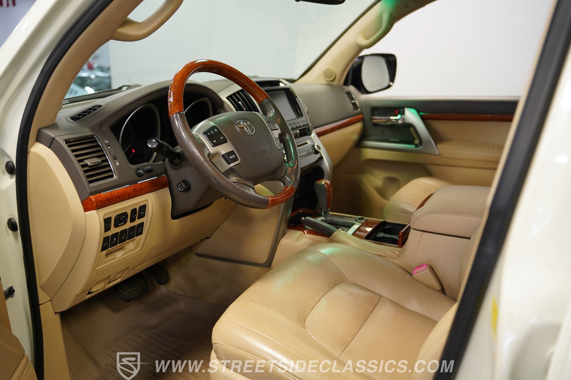 Used 2013 Toyota Land Cruiser AWD/4WD image 4