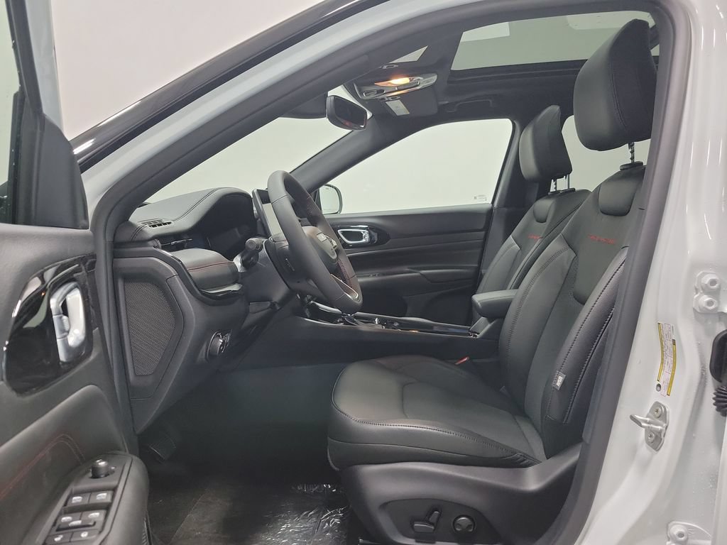New 2026 Jeep Compass Trailhawk w/ Sun, Sound & Navigation Group AWD/4WD image 10