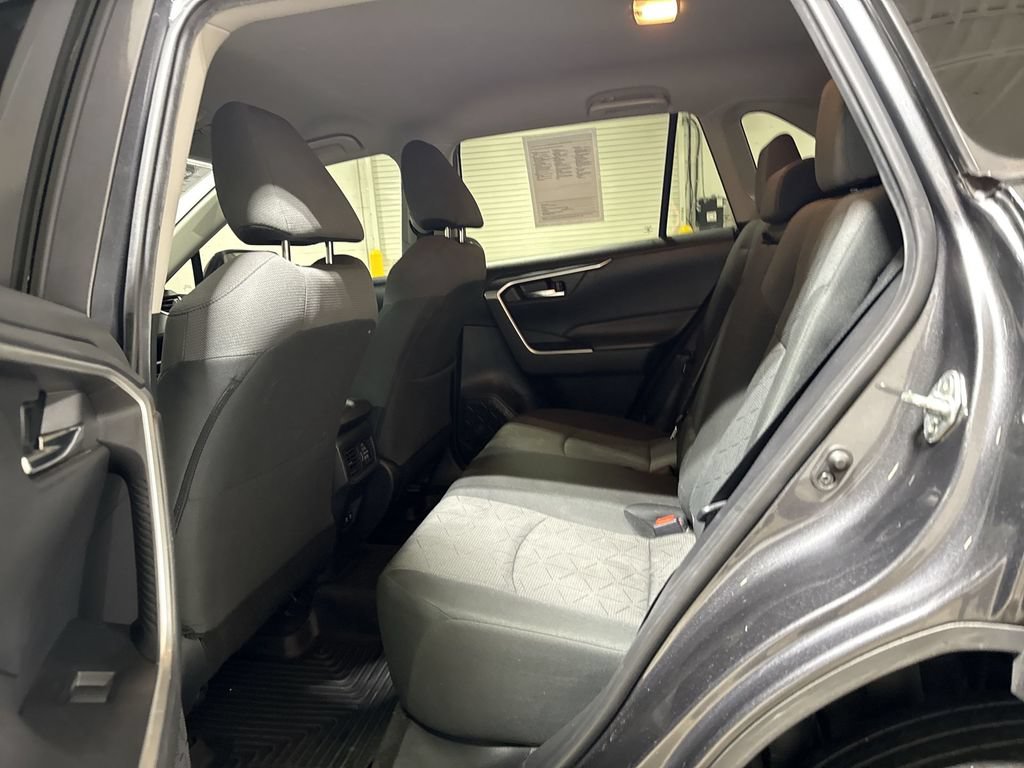Used 2020 Toyota RAV4 XLE AWD/4WD image 22