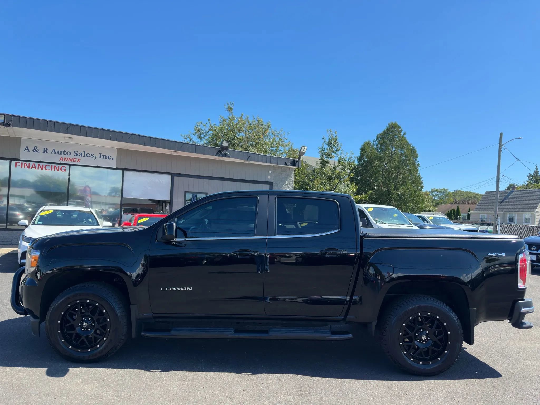 Used 2018 GMC Canyon SLE w/ SLE Convenience Package image 3